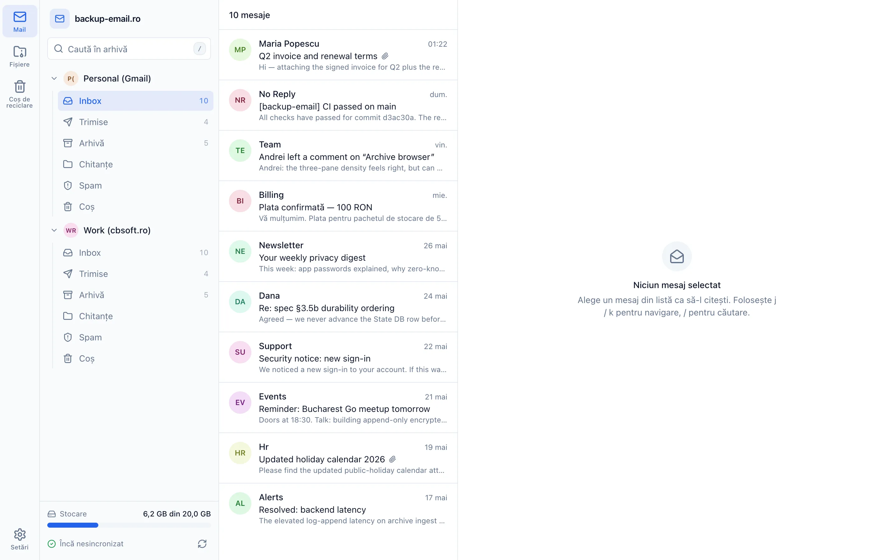 Aplicația desktop backup-email.ro cu un inbox salvat, două conturi conectate și indicatorul de stocare.